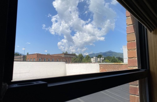 Waynesville Apartamento | Main Street Retreats 105 - Brand New Apt. 105