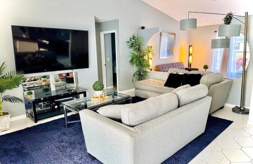 Buena Ventura Lakes Casa | Main Villa 15 mins from Theme Parks & MCO