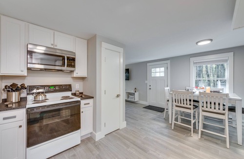 Saco Apartamento | Maine Escape w/ Grill, Near Skiing & Hiking!