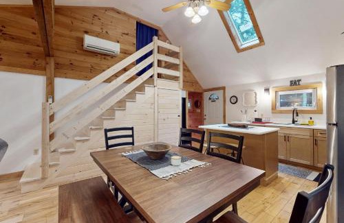 Monmouth Casa | Maine Lake Family Retreat