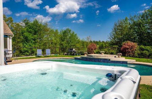 Sanford Casa | Maine Pondfront Home Sleeps 22 - Pool & Hot Tub