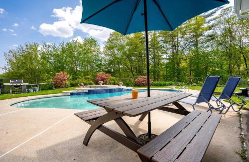 Sanford Casa | Maine Pondfront Home Sleeps 22 - Pool & Hot Tub