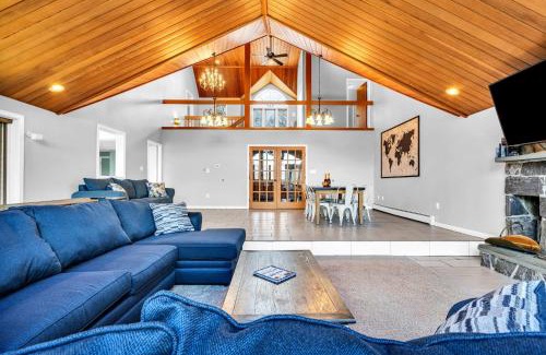 Sanford Casa | Maine Pondfront Home Sleeps 22 - Pool & Hot Tub
