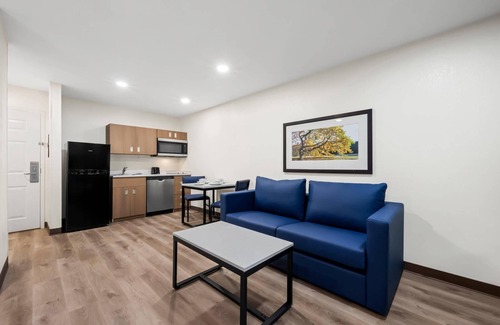 Northeast Raleigh Hotel | MainStay Suites Raleigh North