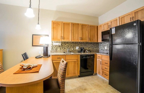 Sidney Hotel | MainStay Suites Sidney - Medical Center