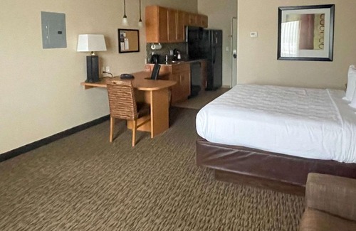 Sidney Hotel | MainStay Suites Sidney - Medical Center