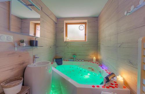 Collonges-au-Mont-d'Or Apartamento | Mairie - LB - Lyon 2 - Romantic ambience with whirlpool baths