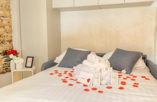 Collonges-au-Mont-d'Or Apartamento | Mairie - LB - Lyon 2 - Romantic ambience with whirlpool baths