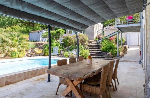 Sainte-Colombe-en-Bruilhois Casa | Maison de campagne avec Piscine