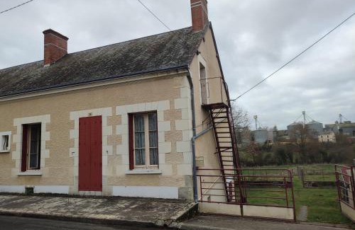 Lucay-le-Male Casa | Maison à 3 chambres, rustique, fraîche, entretenue, 15' zoo beauval commerces pharmacie route médiane