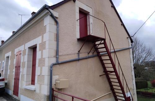 Lucay-le-Male Casa | Maison à 3 chambres, rustique, fraîche, entretenue, 15' zoo beauval commerces pharmacie route médiane