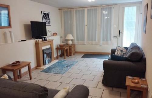 Magnac-Laval Casa | Maison élégante wi-fi rapide & terrasse ensoleillée