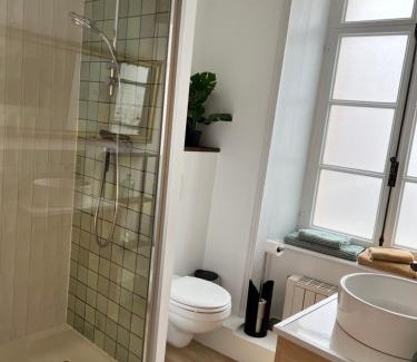 Ville Haute Apartamento | Maison 1747 - Gîtes de Standing en Vieille-ville avec Cour