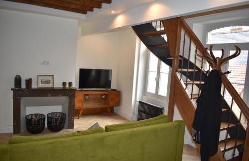 Ville Haute Apartamento | Maison 1747 - Gîtes de Standing en Vieille-ville avec Cour