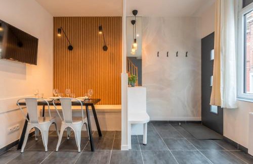 La Madeleine Casa | Maison 2 chambres proche du tram, parking gratuit