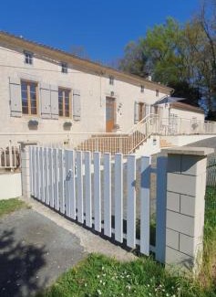 Saint-Bonnet-sur-Gironde Casa | maison 2 chambres au calme
