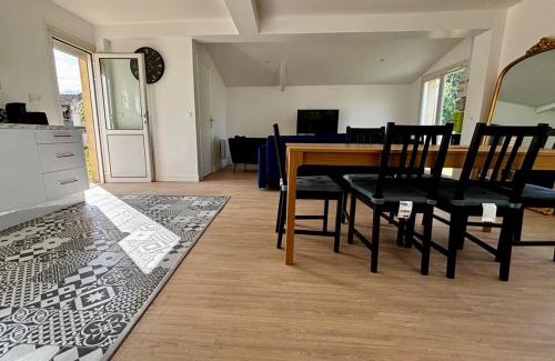 Ambares-et-Lagrave Casa | Maison 3 chambres rénovée avec jardin et grand parking