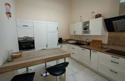 La Rochelle Casa | Maison 4 Personnes, 2 Chambres Avec Cour, Proche Gare et Centre Ville