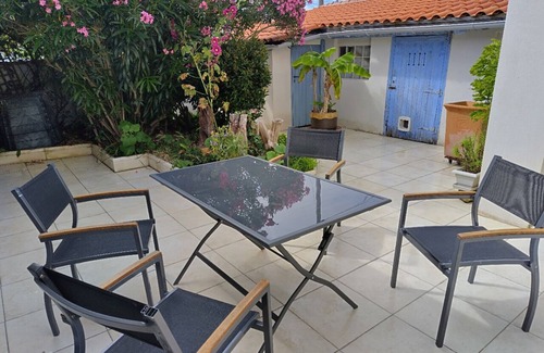 La Rochelle Casa | Maison 4 Personnes, 2 Chambres Avec Cour, Proche Gare et Centre Ville