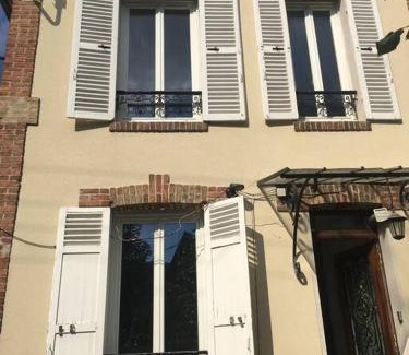 Sannois Casa | Maison 6-8 personnes à 15 minutes de Paris