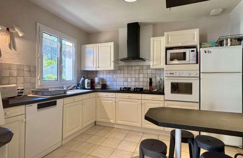 Saint-Georges-d'Oleron Casa | Maison 6 couchages à Oléron - Proche mer, jardin clos, WiFi, animaux admis, ménage inclus - FR-1-246A-299
