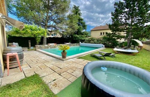 Alba-la-Romaine Casa | Maison 6p, 3ch, piscine, jacuzzi, cuisine d'été, jardin clos