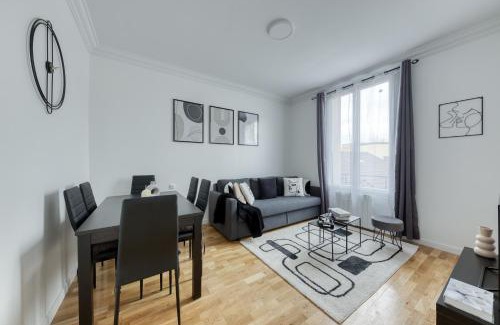 La Courneuve Casa | Maison 8 personnes - Parking - Métro 7 et Rer B à 6 minutes