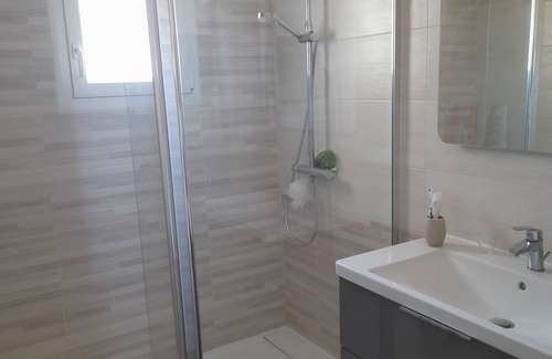 Loire-Atlantique Casa | Maison 90m2 Avec Terrain Clos et Accès Direct à la Mer. Idéal Pour Famille