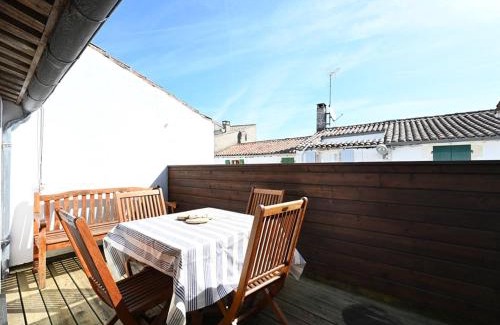 Les Portes-en-Re Casa | Maison ancienne au cœur du village des Portes-en-Ré avec terrasse et 2 chambres - FR-1-434-94