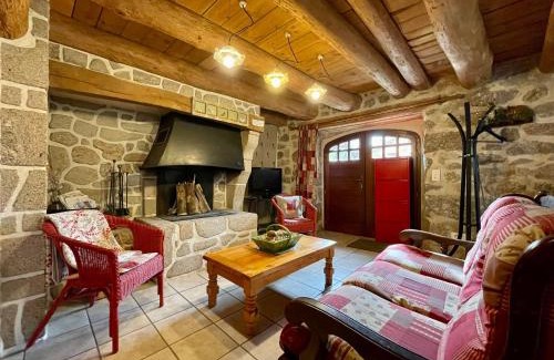 Saugues Casa | Maison Ancienne au Calme avec Cheminée et Équipements Bébé, Proche de Saugues - FR-1-582-127