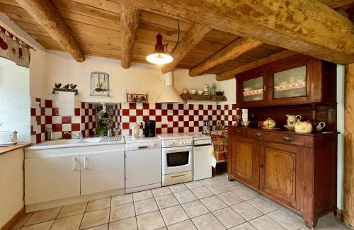 Saugues Casa | Maison Ancienne au Calme avec Cheminée et Équipements Bébé, Proche de Saugues - FR-1-582-127