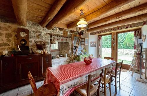 Saugues Casa | Maison Ancienne au Calme avec Cheminée et Équipements Bébé, Proche de Saugues - FR-1-582-127
