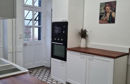 Bonny-sur-Loire Casa | Maison années 30 avec jardin, piscine, proximité Loire, 4 chambres, vélos, idéale familles/amis - FR-1-590-261