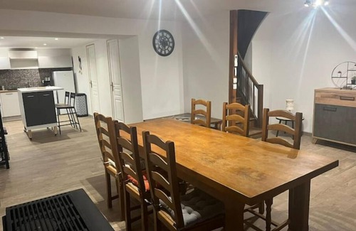 Batilly Casa | Maison au Bord de L'orne Dans un Cadre Verdoyant