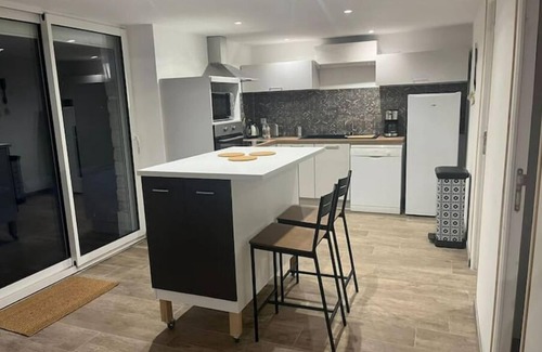 Batilly Casa | Maison au Bord de L'orne Dans un Cadre Verdoyant