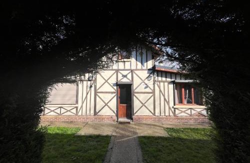 Amiens Casa | Maison au calme au pied du parc Saint Pierre, proche cathédrale, hortillonnages et gare