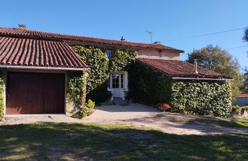 Clesse Casa | Maison au calme avec vue étang