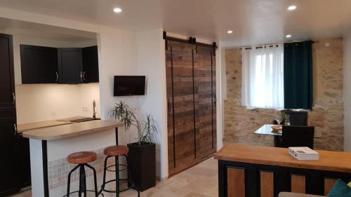 Caderousse Apartamento | Maison au calme en campagne climatisée