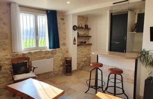 Caderousse Apartamento | Maison au calme en campagne climatisée