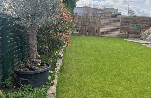 Pierrelaye Casa | Maison Avec Beau Jardin et Jacuzzi