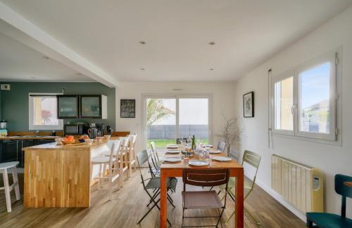 Plobannalec-Lesconil Casa | Maison avec piscine pour 8 - 500m de la plage