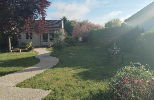Ferrieres Casa | Maison avec grand jardin arboré