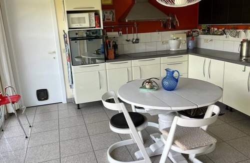 Couvin Casa | Maison Avec Grand Jardin et Jacuzzi, Proche de la Forêt