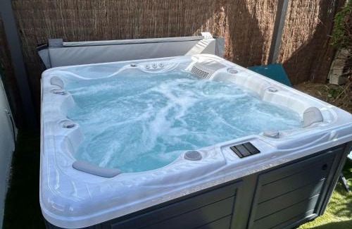 Jard-sur-Mer Casa | Maison avec jacuzzi - charme et sérénité pour 6 pers