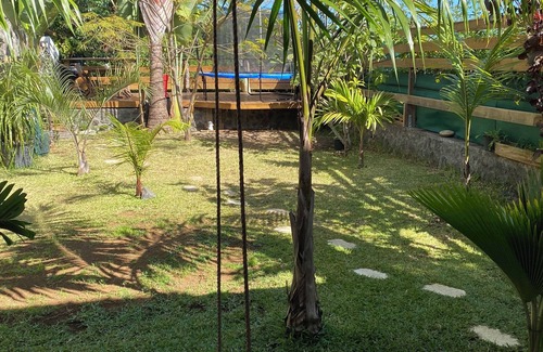 Etang Sale Les Bains Casa | Maison Avec Jardin Exotique et Terrasse Bohème, Petite vue sur Locéan Indien