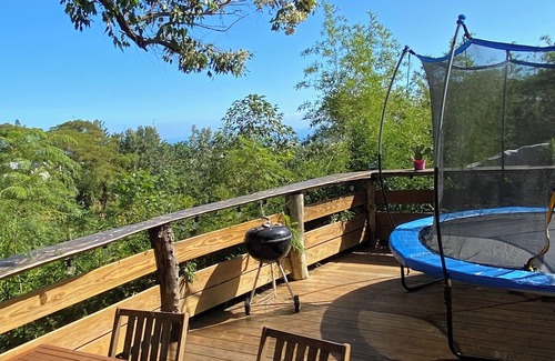 Etang Sale Les Bains Casa | Maison Avec Jardin Exotique et Terrasse Bohème, Petite vue sur Locéan Indien