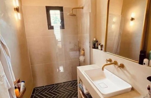 Le Camas Casa | Maison Avec Patio au Camas