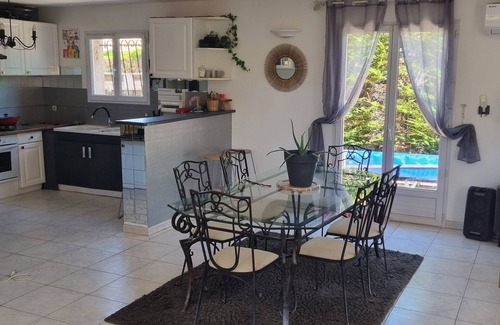Meze Casa | Maison Avec Terrain et Piscine à 10 Minutes à Pieds de la Plage et Centre Ville