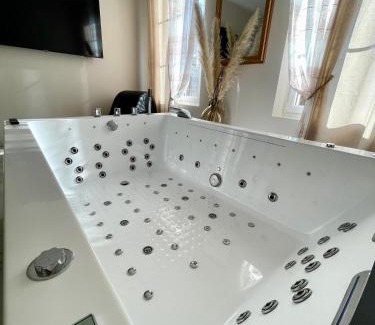Chalons-en-Champagne Casa | Maison Bien-être Balnéo et Sauna Cosy et Chaleureux