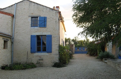 Oiron Casa | Maison Bleue - with heated pool